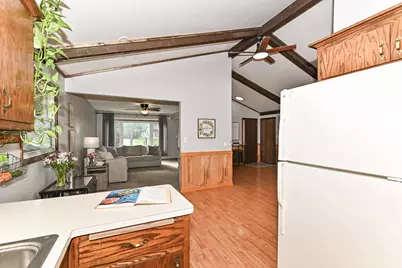 8049 S Waring Dr, Oak Creek, WI 53154 - Photo 12