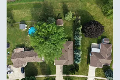 8049 S Waring Dr, Oak Creek, WI 53154 - Photo 2