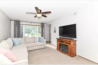 8049 S Waring Dr, Oak Creek, WI 53154 - Photo 6