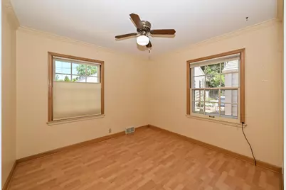 8526 W Clarke St, Wauwatosa, WI 53226 - Photo 26