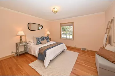 8526 W Clarke St, Wauwatosa, WI 53226 - Photo 20