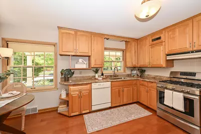 8526 W Clarke St, Wauwatosa, WI 53226 - Photo 18