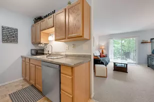 W170N11523 Armada Dr, Germantown, WI 53022 - Photo 6