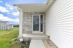 1337 Tower Hill Pass, Whitewater, WI 53190 - Photo 2