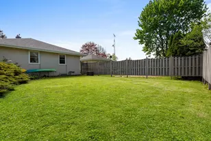 2014 Lexington Dr, Manitowoc, WI 54220 - Photo 10