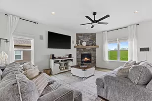 2906 Yahara Dr, Summit, WI 53066 - Photo 12