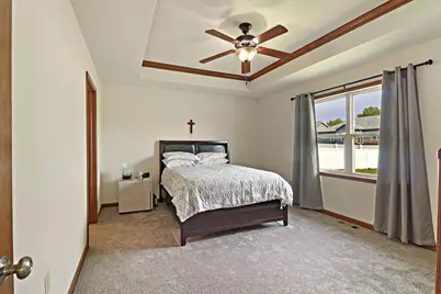 9432  Hawthorne Dr, Sturtevant, WI 53177 - Photo 12