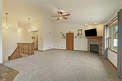 9432  Hawthorne Dr, Sturtevant, WI 53177 - Photo 8