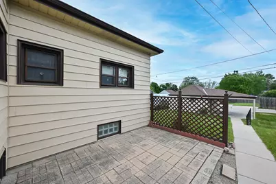 3664 S Whitnall Ave, Milwaukee, WI 53207 - Photo 24