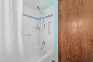 3664 S Whitnall Ave, Milwaukee, WI 53207 - Photo 18