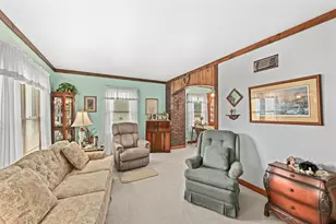 3664 S Whitnall Ave, Milwaukee, WI 53207 - Photo 2