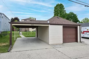 3664 S Whitnall Ave, Milwaukee, WI 53207 - Photo 28