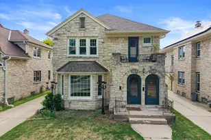 2613 N 62nd St, Wauwatosa, WI 53213 - Photo 2