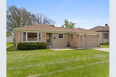 611 S 32nd St, Manitowoc, WI 54220 - Photo 1