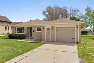 611 S 32nd St, Manitowoc, WI 54220 - Photo 2