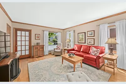 1161  Elm Lawn St, Wauwatosa, WI 53213 - Photo 4
