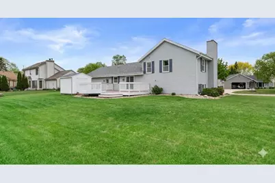 1128  Lake Park Dr, Pewaukee, WI 53072 - Photo 2