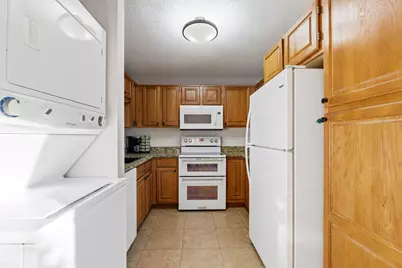 W240N2160  Dorchester Dr #11B, Pewaukee, WI 53072 - Photo 10