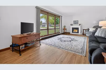 508  Whitegate Dr, Saukville, WI 53080 - Photo 4
