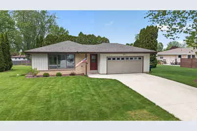 508  Whitegate Dr, Saukville, WI 53080 - Photo 2