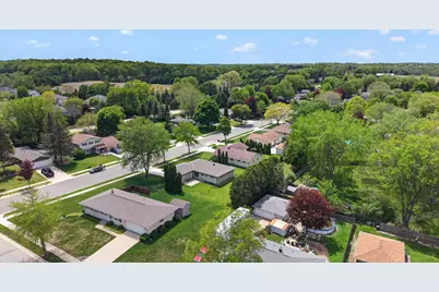 508  Whitegate Dr, Saukville, WI 53080 - Photo 38