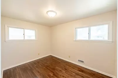 6438 S 20th St, Milwaukee, WI 53221 - Photo 12