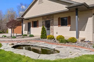 4818 Maplecrest Ridge Rd, Franklin, WI 54247 - Photo 4