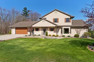 4818 Maplecrest Ridge Rd, Franklin, WI 54247 - Photo 2
