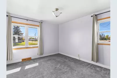 1422 S 35th St, Manitowoc, WI 54220 - Photo 12