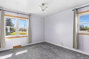 1422 S 35th St, Manitowoc, WI 54220 - Photo 12
