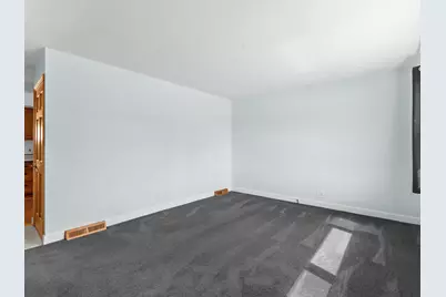 1422 S 35th St, Manitowoc, WI 54220 - Photo 8