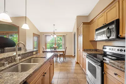 7571 W Tuckaway Pines Cir, Franklin, WI 53132 - Photo 10