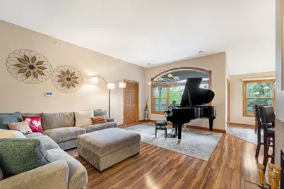 7571 W Tuckaway Pines Cir, Franklin, WI 53132 - Photo 6