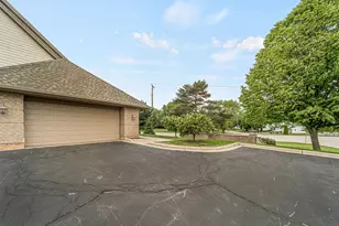7571 W Tuckaway Pines Cir, Franklin, WI 53132 - Photo 30
