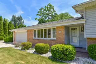 3540 Goetz Dr, Brookfield, WI 53005 - Photo 2