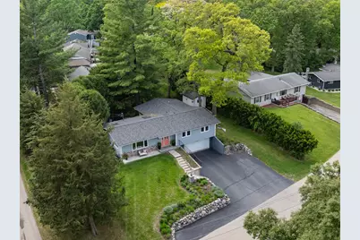 860  Trails End Dr, Fontana, WI 53125 - Photo 2