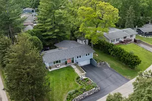860 Trails End Dr, Fontana, WI 53125 - Photo 2