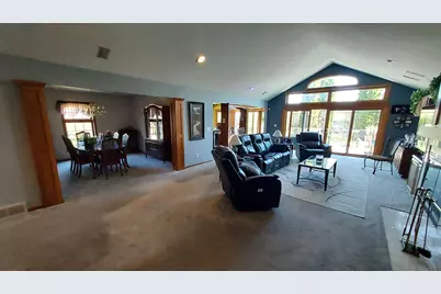 8404 S 68th St, Franklin, WI 53132 - Photo 6