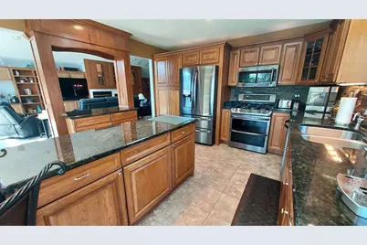 8404 S 68th St, Franklin, WI 53132 - Photo 12