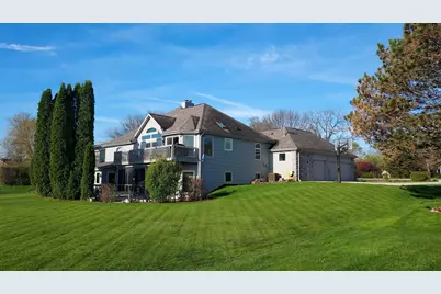 8404 S 68th St, Franklin, WI 53132 - Photo 2