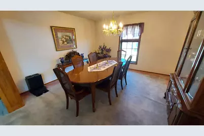 8404 S 68th St, Franklin, WI 53132 - Photo 10