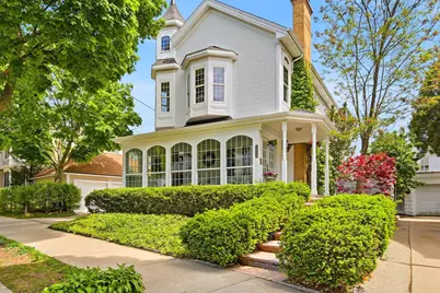 1913 E Estes St, Milwaukee, WI 53207 - Photo 2