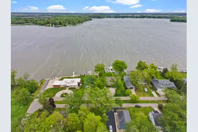 2124  Lakeshore Dr, Racine, WI 53139 - Photo 4