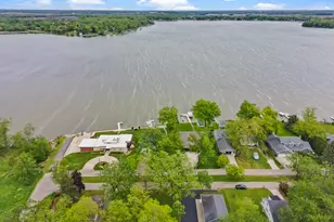 2124 Lakeshore Dr, Racine, WI 53139 - Photo 4