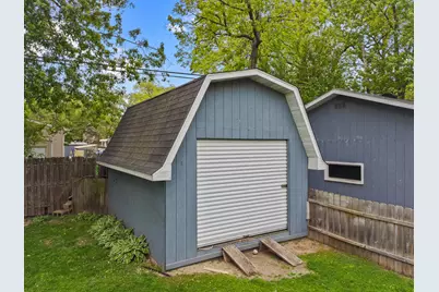 2124  Lakeshore Dr, Racine, WI 53139 - Photo 8