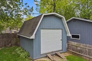 2124 Lakeshore Dr, Racine, WI 53139 - Photo 8