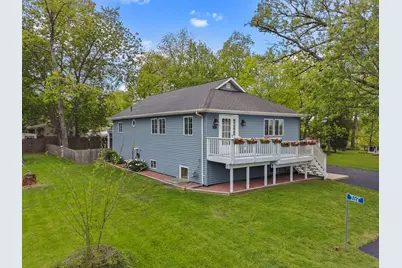2124  Lakeshore Dr, Racine, WI 53139 - Photo 6