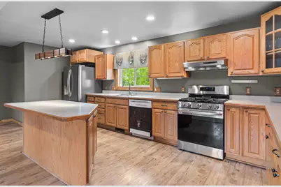 2124  Lakeshore Dr, Racine, WI 53139 - Photo 16