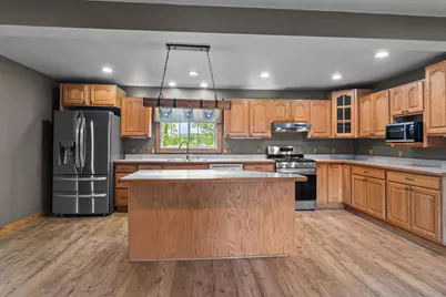 2124  Lakeshore Dr, Racine, WI 53139 - Photo 14