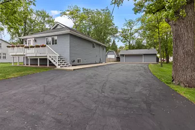 2124  Lakeshore Dr, Racine, WI 53139 - Photo 10